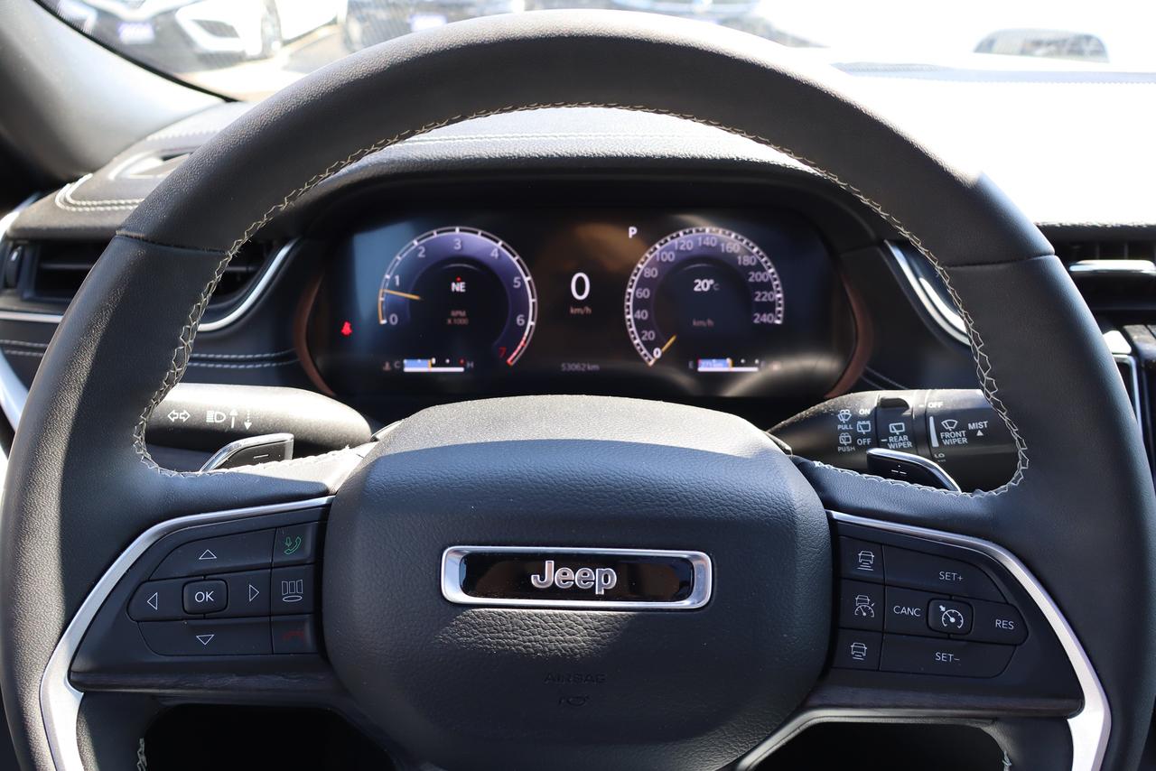 2024 Jeep Grand Cherokee LIMITED 4X4 Photo