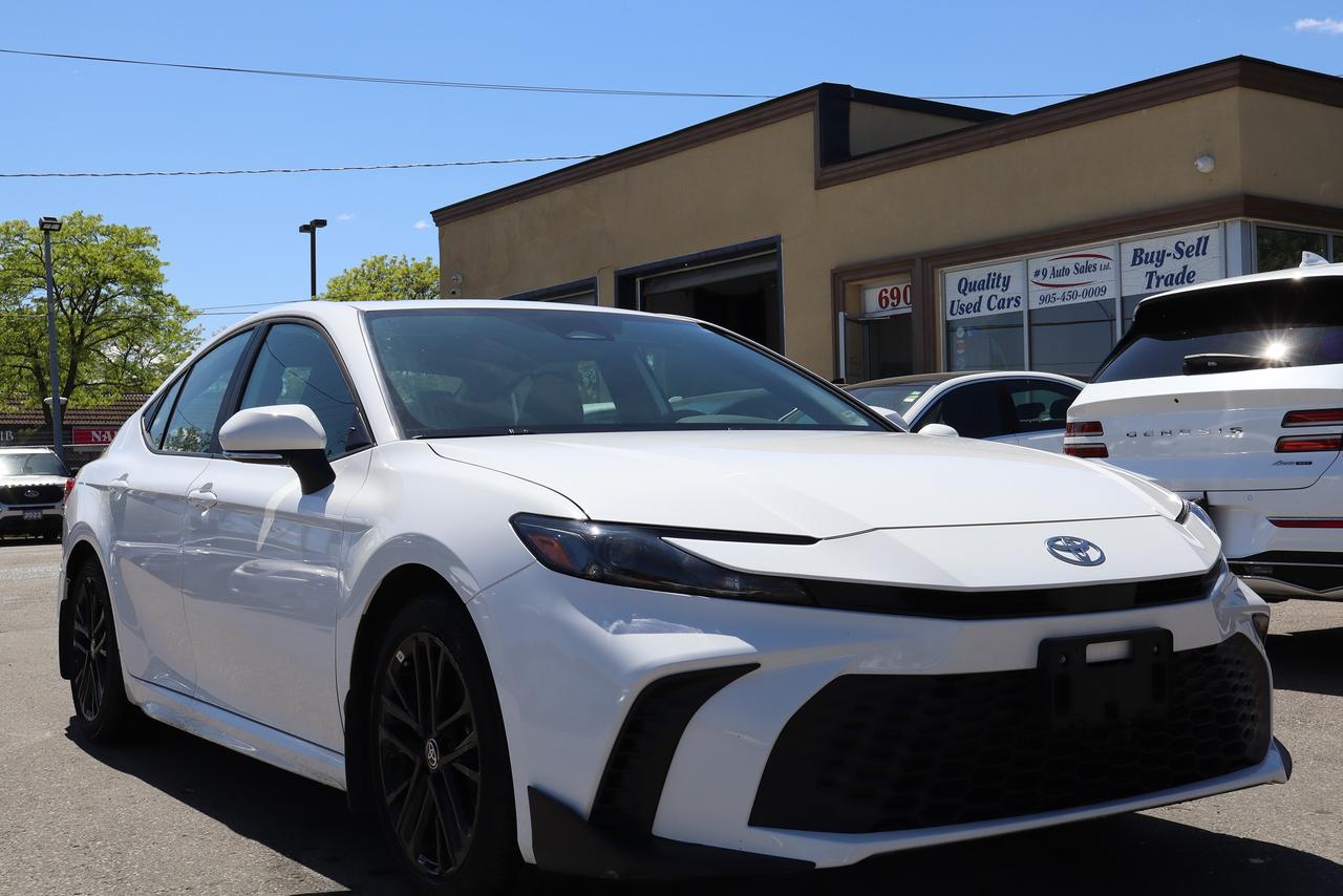 2026 Toyota Camry SE  Hybrid Photo