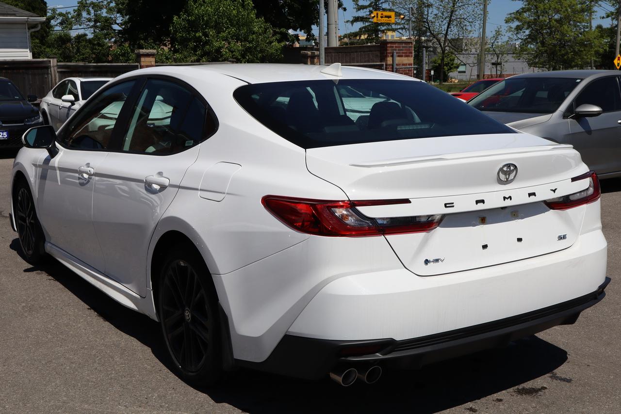 2026 Toyota Camry SE  Hybrid Photo