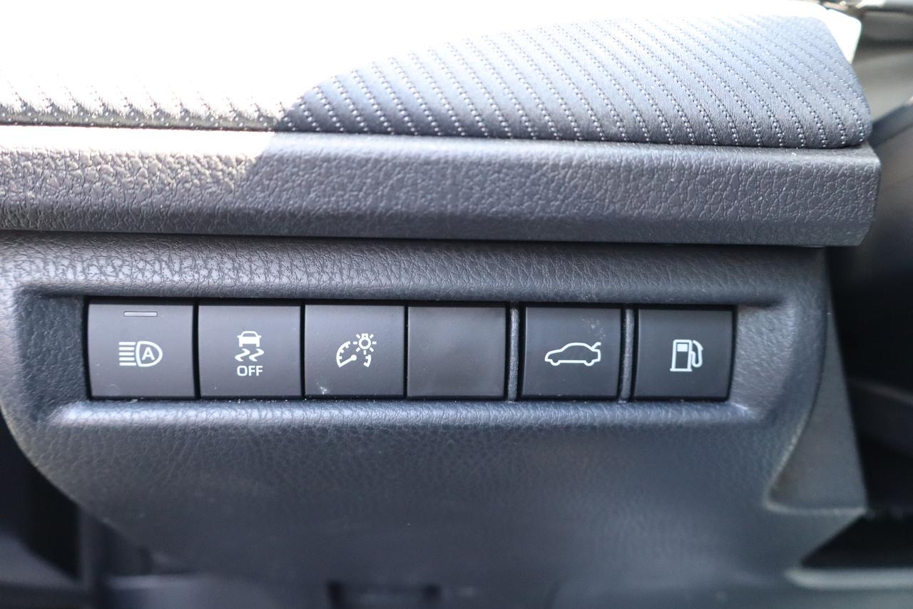 2026 Toyota Camry SE  Hybrid Photo