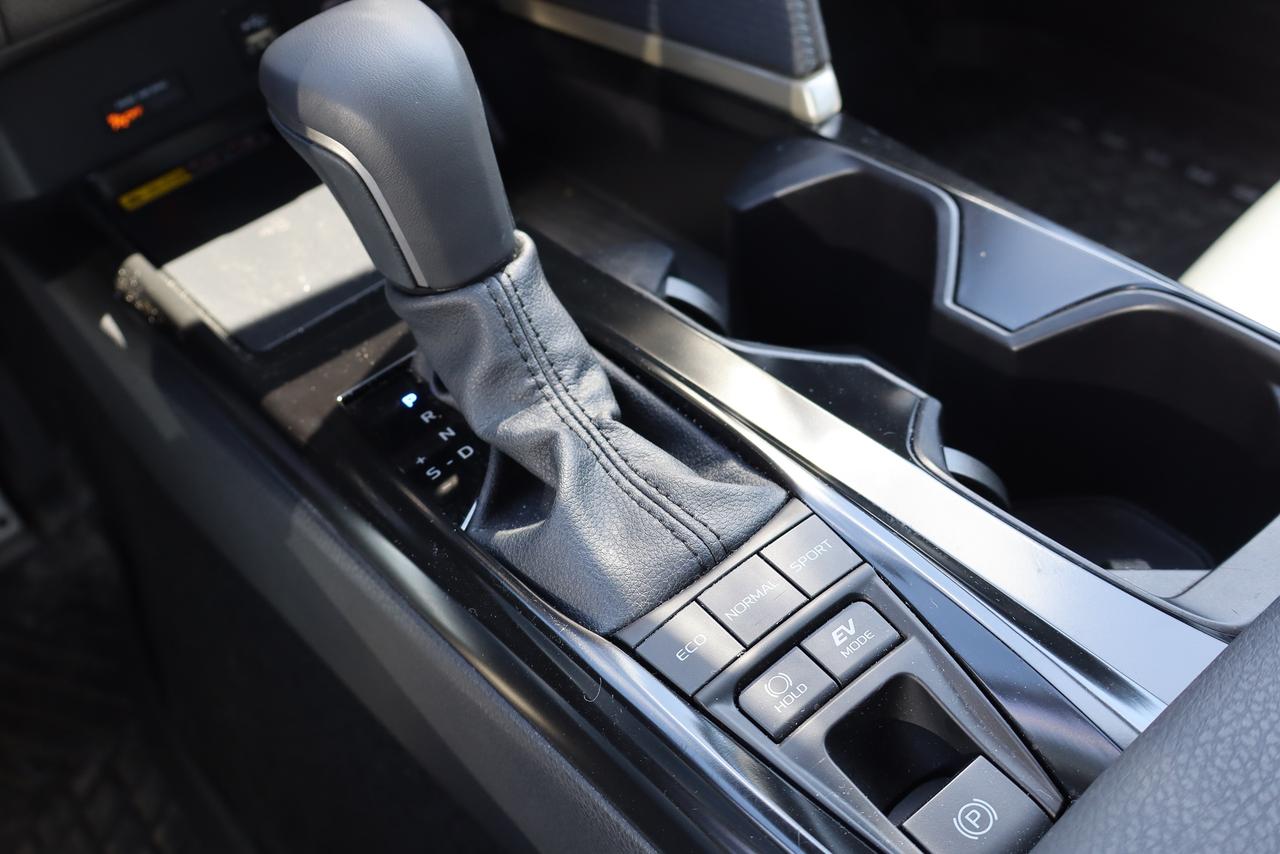 2026 Toyota Camry SE  Hybrid Photo