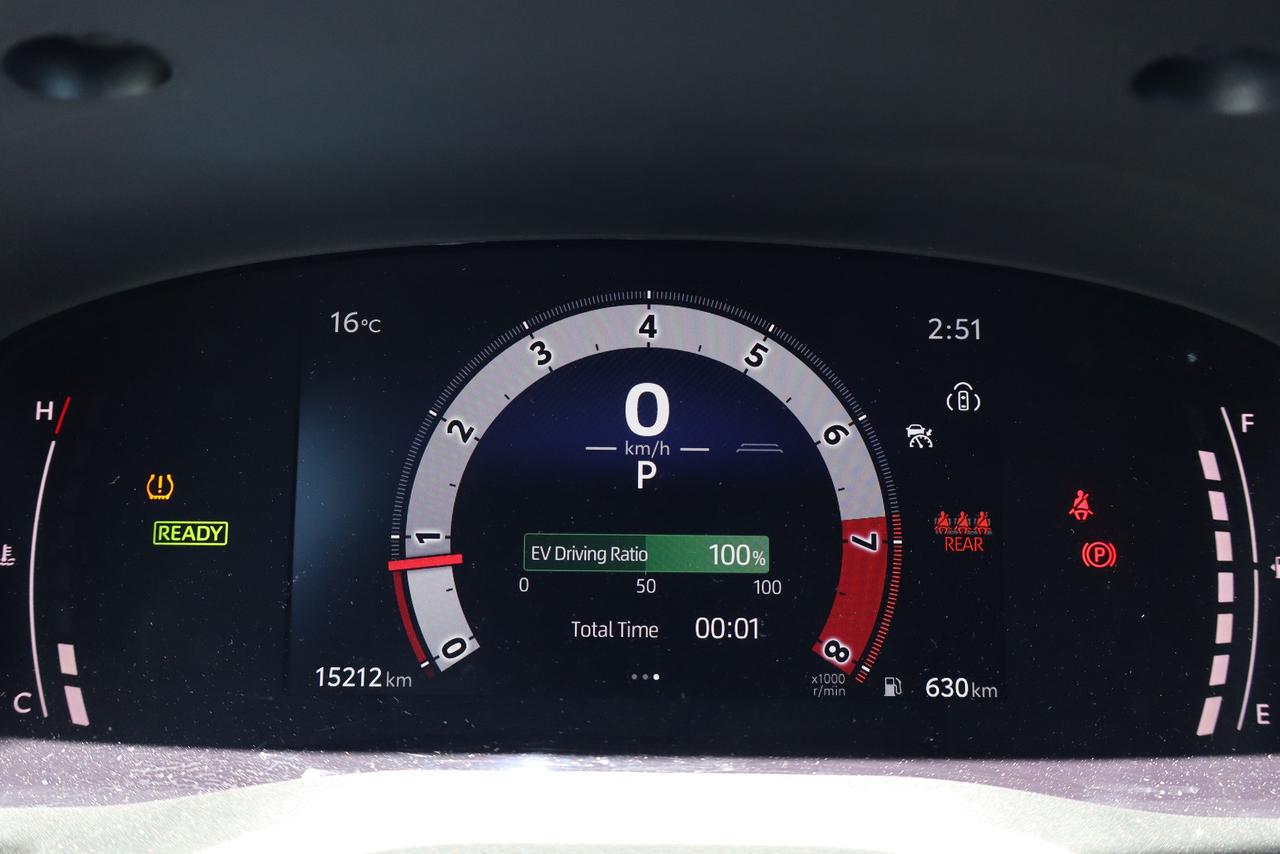 2026 Toyota Camry SE  Hybrid Photo