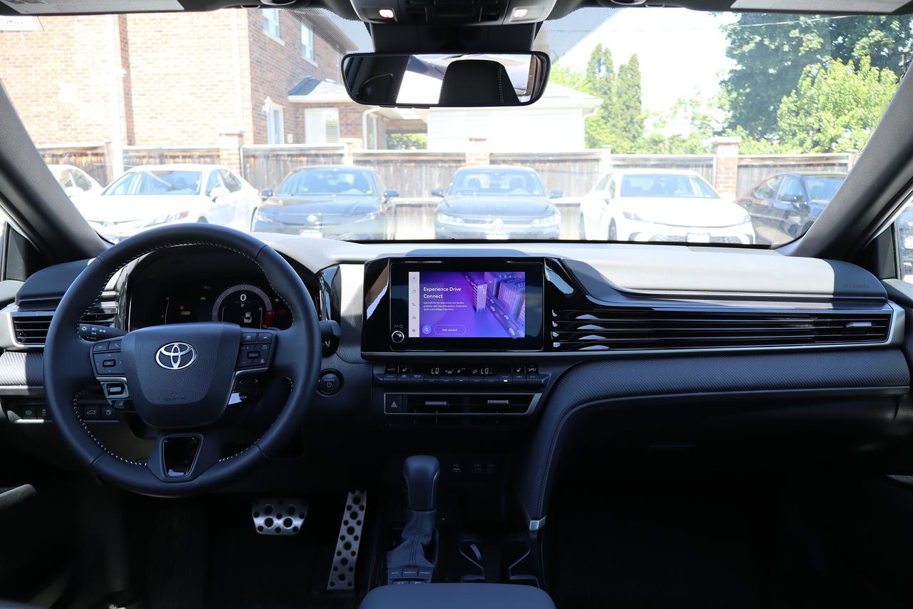 2026 Toyota Camry SE  Hybrid Photo