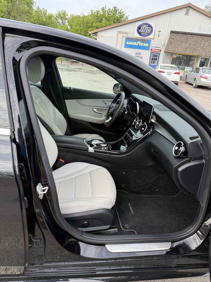 2016 Mercedes-Benz C-Class C 300 Photo