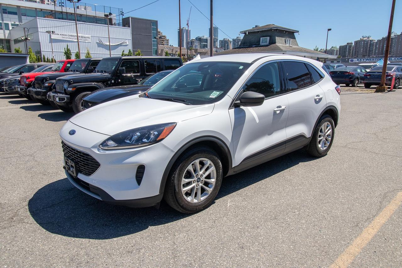 2022 Ford Escape SE Photo1