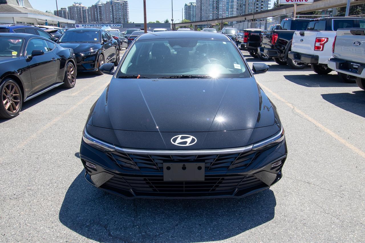 2025 Hyundai Elantra Preferred IVT Photo2
