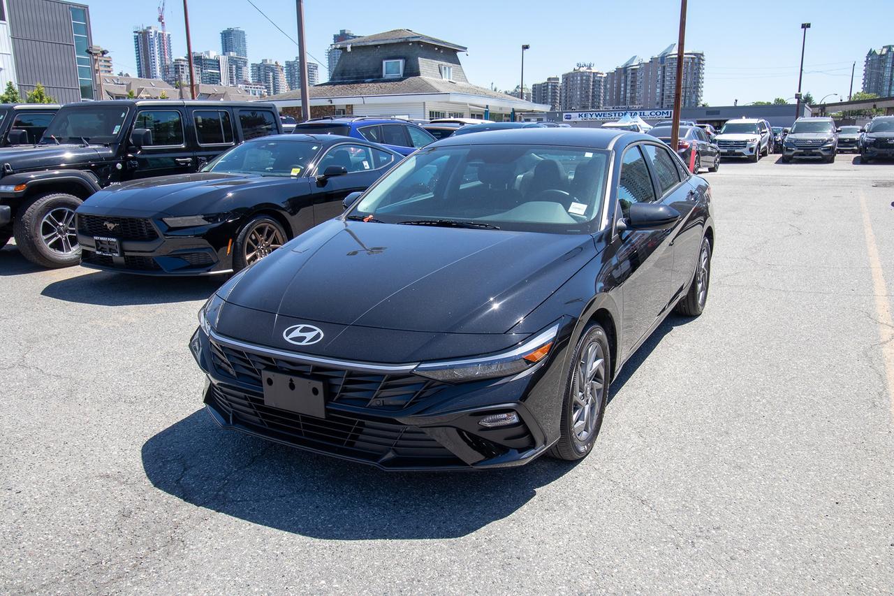 2025 Hyundai Elantra Preferred IVT Photo0