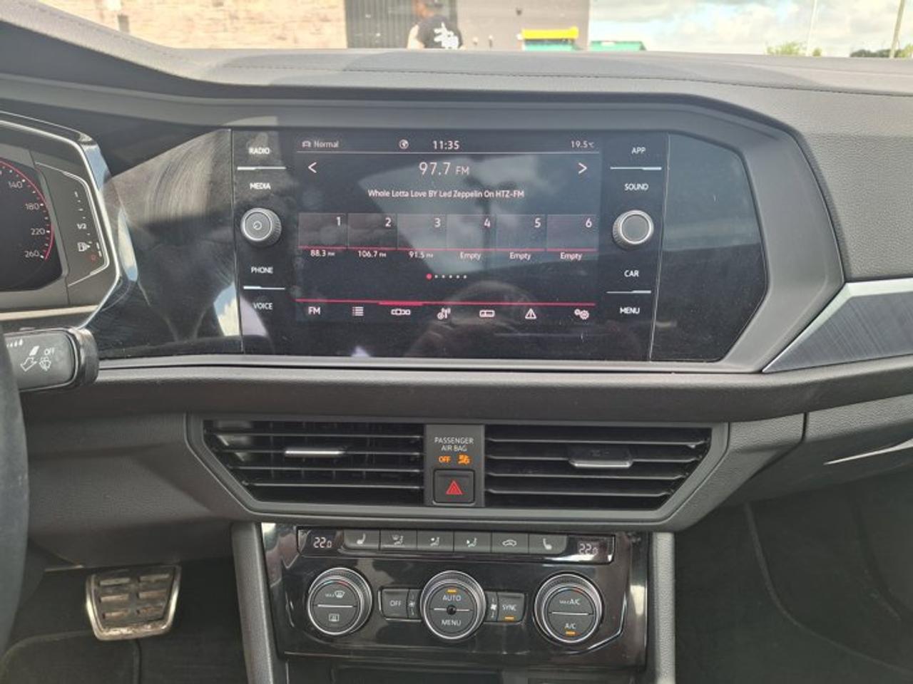 2023 Volkswagen Jetta Comfortline | Sport | Leather | Sunroof | Adaptive Cruise | Heated Wheel + Seats | CarPlay & More ! Photo3
