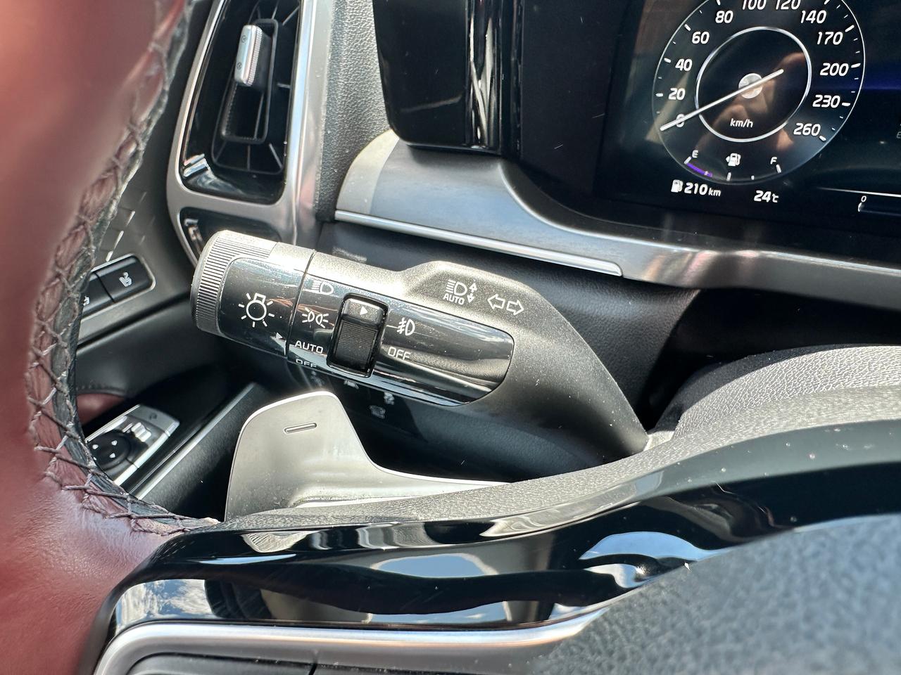 2021 Kia Sorento SX AWD HTD/CLD-LTHR PanoRoof NAV 6-Pass A/C Alloys Photo