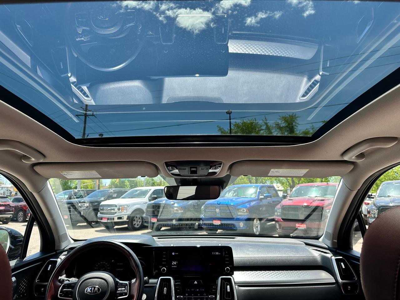 2021 Kia Sorento SX AWD HTD/CLD-LTHR PanoRoof NAV 6-Pass A/C Alloys Photo