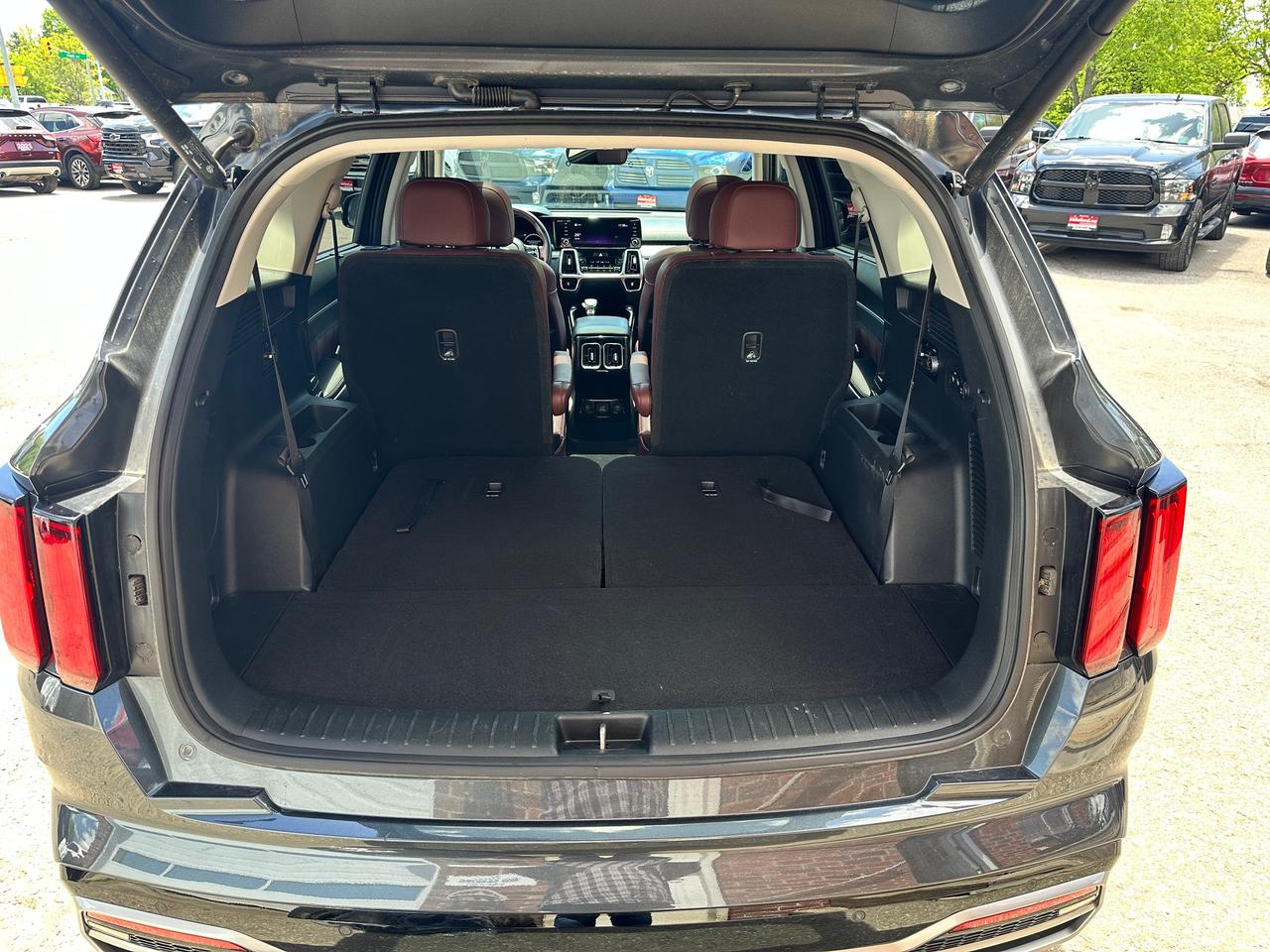 2021 Kia Sorento SX AWD HTD/CLD-LTHR PanoRoof NAV 6-Pass A/C Alloys Photo