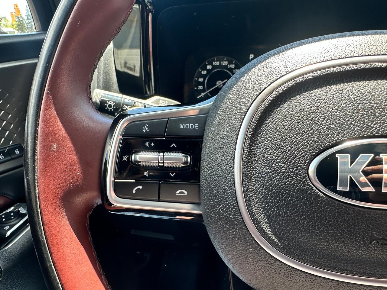 2021 Kia Sorento SX AWD HTD/CLD-LTHR PanoRoof NAV 6-Pass A/C Alloys Photo