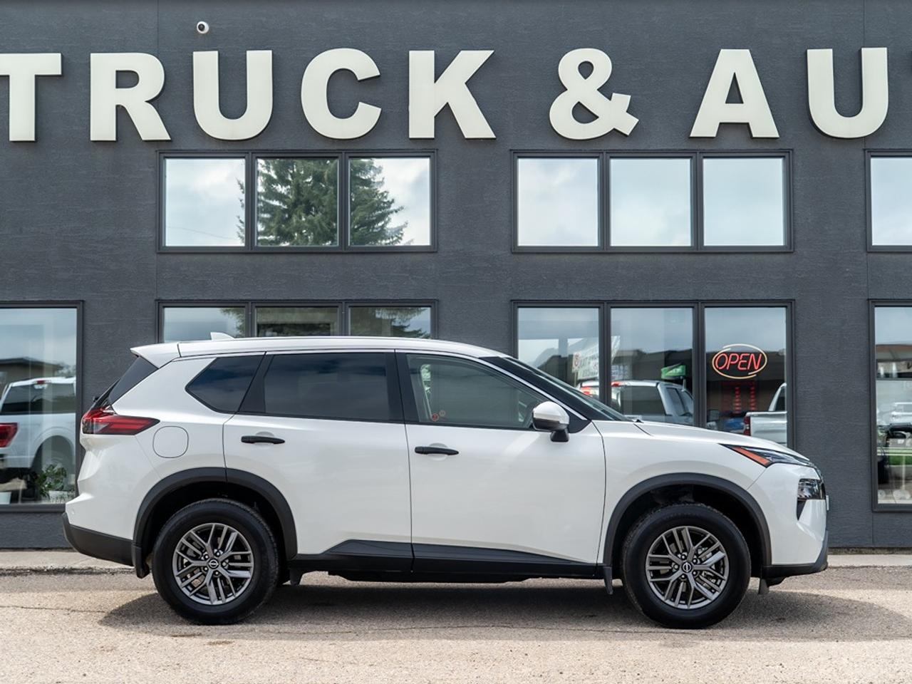2024 Nissan Rogue AWD S Photo4