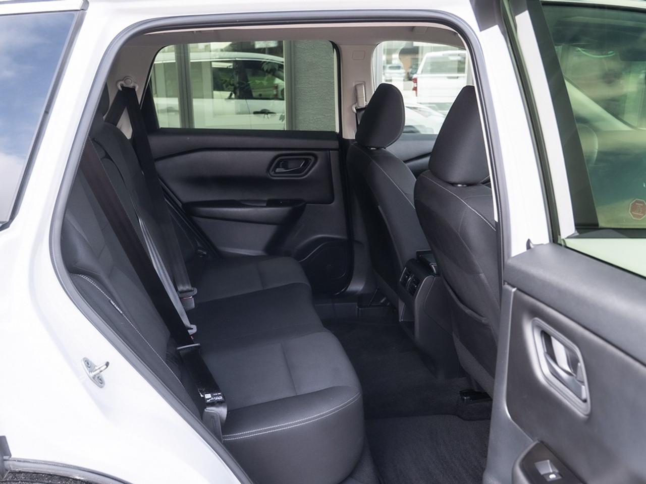 2024 Nissan Rogue AWD S Photo38