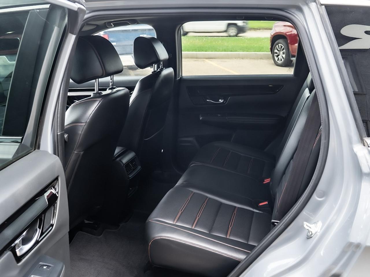 2023 Honda CR-V Hybrid Touring AWD Photo17
