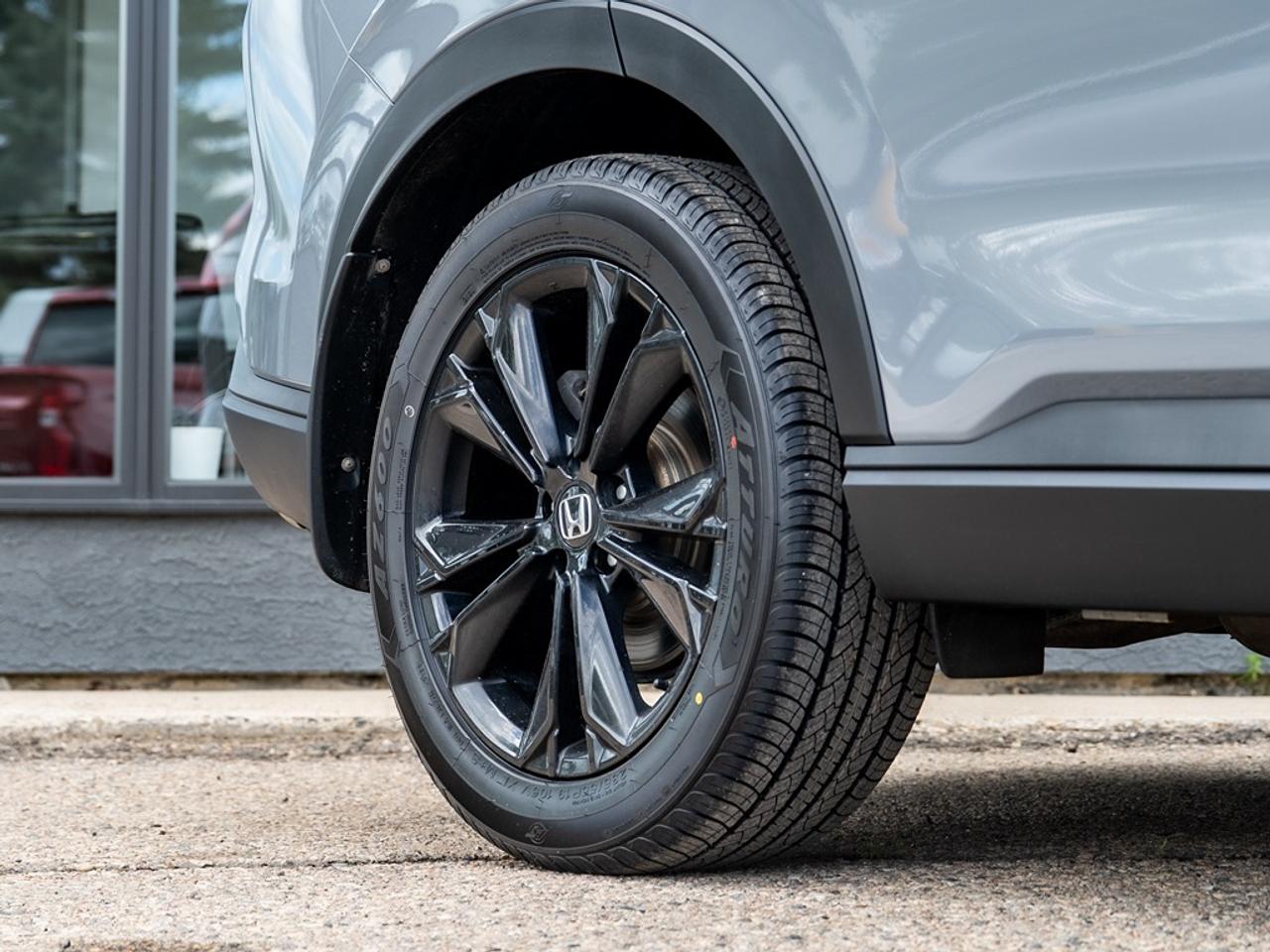 2023 Honda CR-V Hybrid Touring AWD Photo3