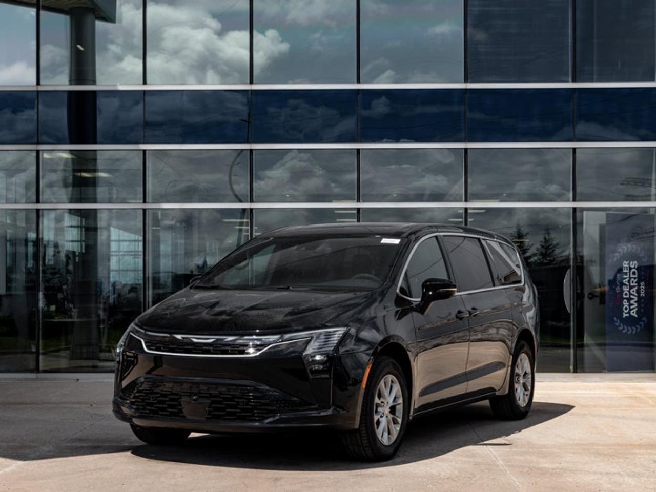2027 Chrysler Pacifica Select Photo