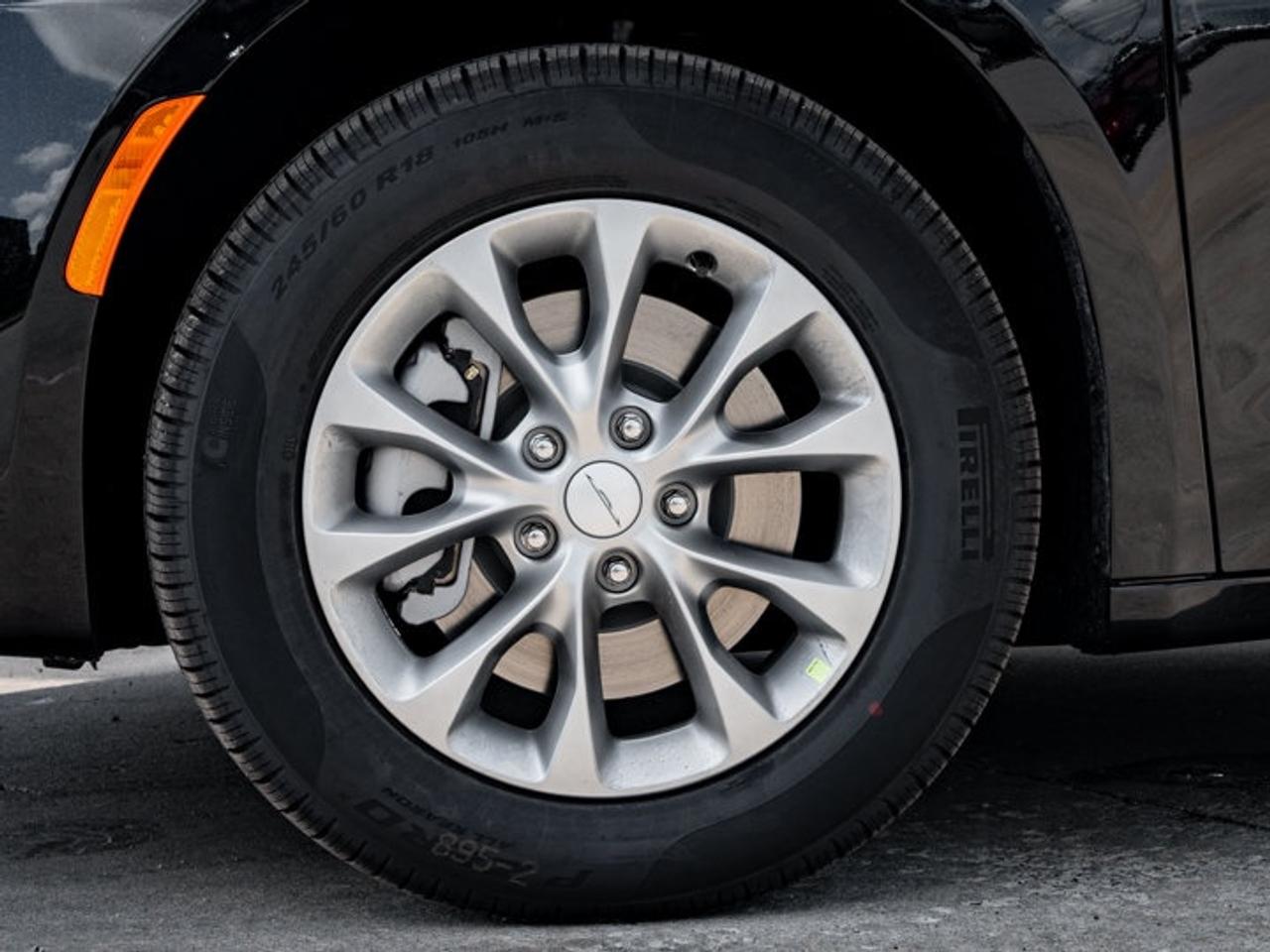 2027 Chrysler Pacifica Select Photo
