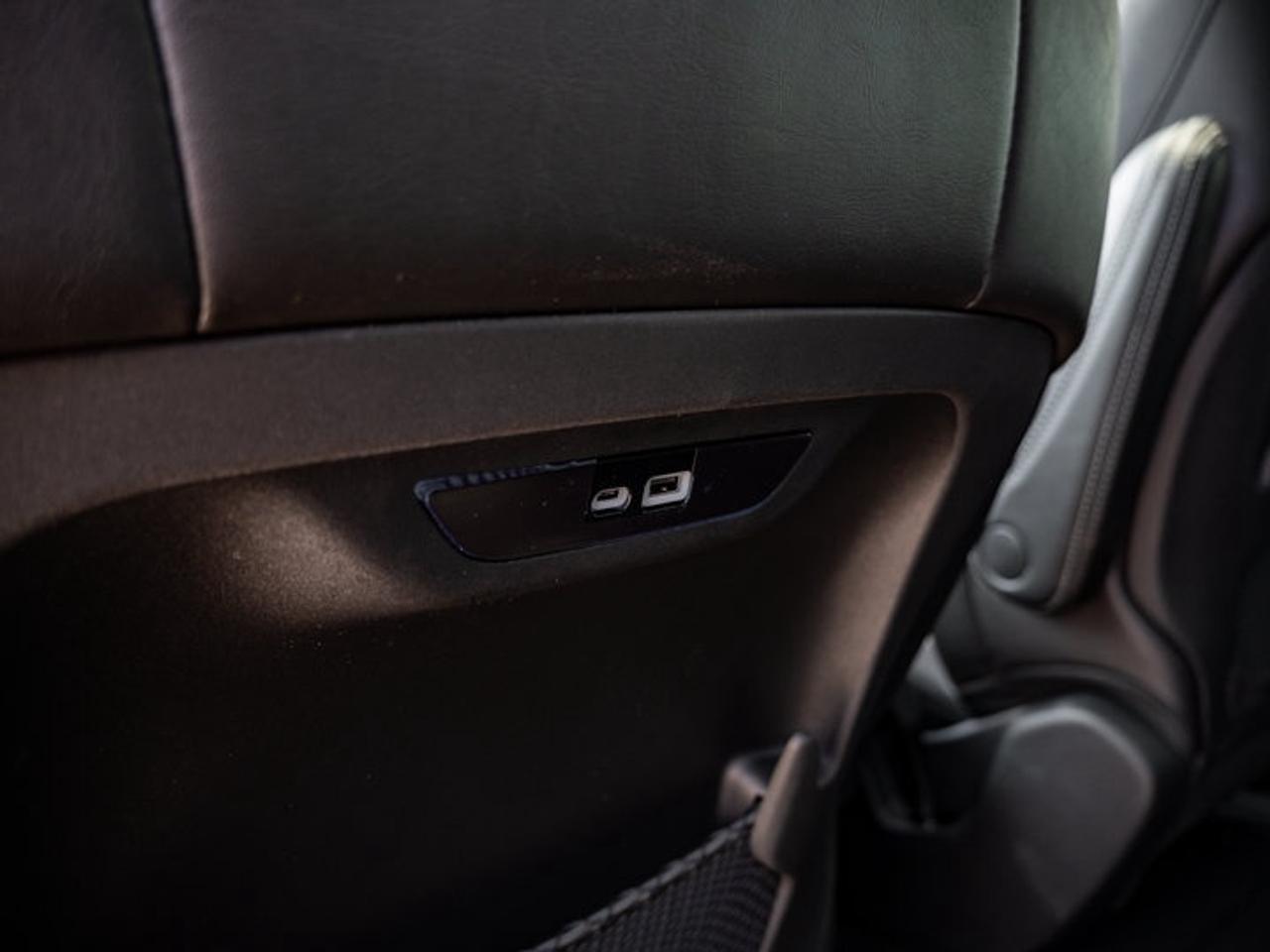 2027 Chrysler Pacifica Select Photo