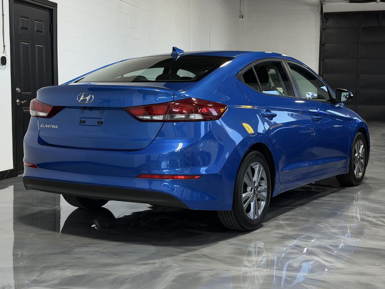2018 Hyundai Elantra GL Photo2