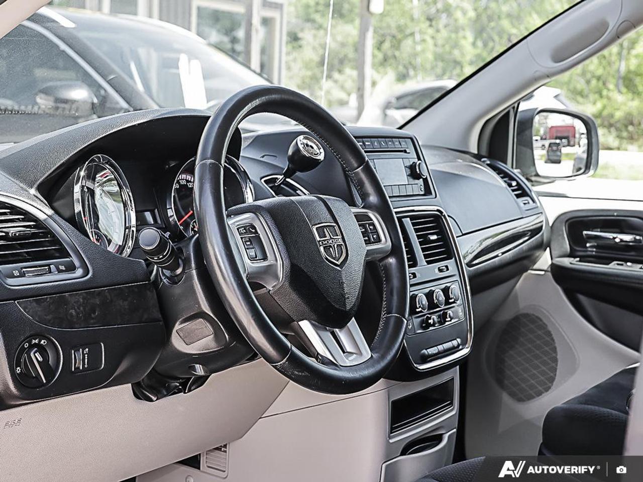 2015 Dodge Grand Caravan SXT, LOW KM'S, 7 PASSENGER, ECON, STOW-N-GO Photo
