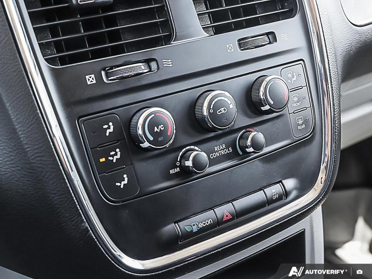 2015 Dodge Grand Caravan SXT, LOW KM'S, 7 PASSENGER, ECON, STOW-N-GO Photo