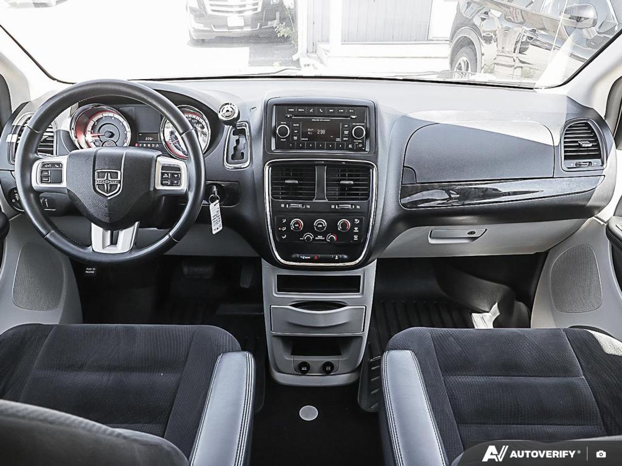 2015 Dodge Grand Caravan SXT, LOW KM'S, 7 PASSENGER, ECON, STOW-N-GO Photo