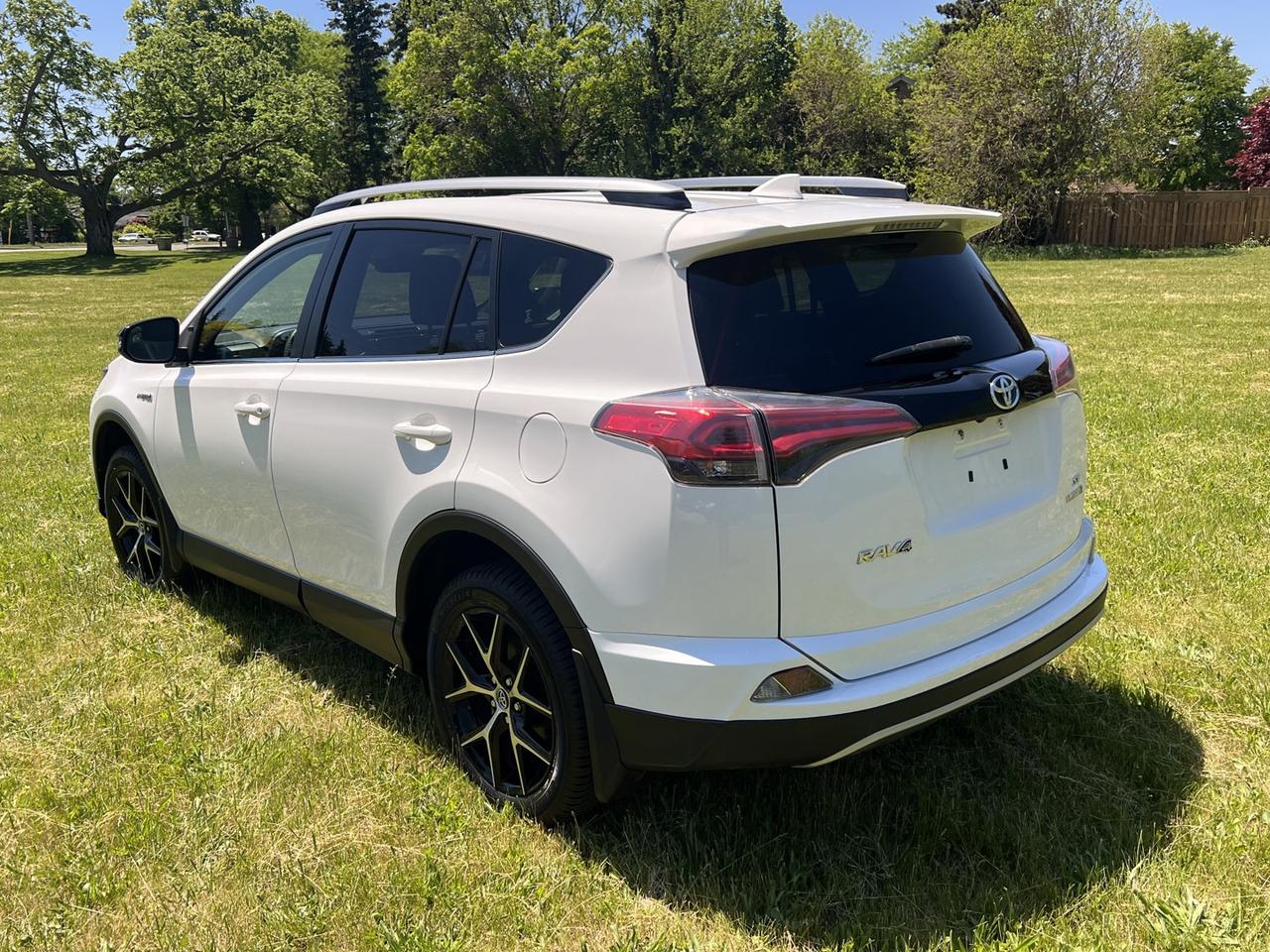 2018 Toyota RAV4 Hybrid SE *LOW Kms Photo3