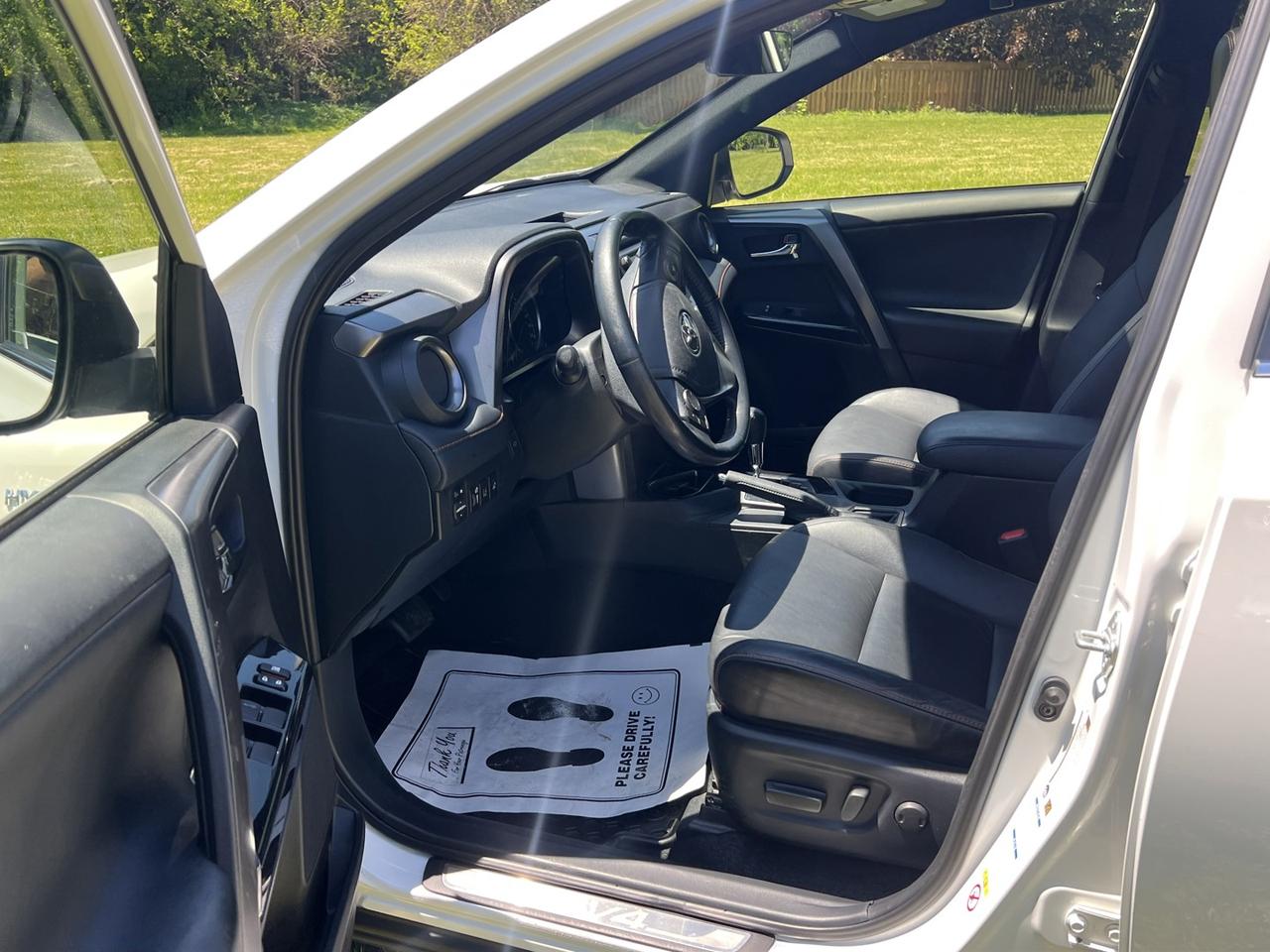2018 Toyota RAV4 Hybrid SE *LOW Kms Photo