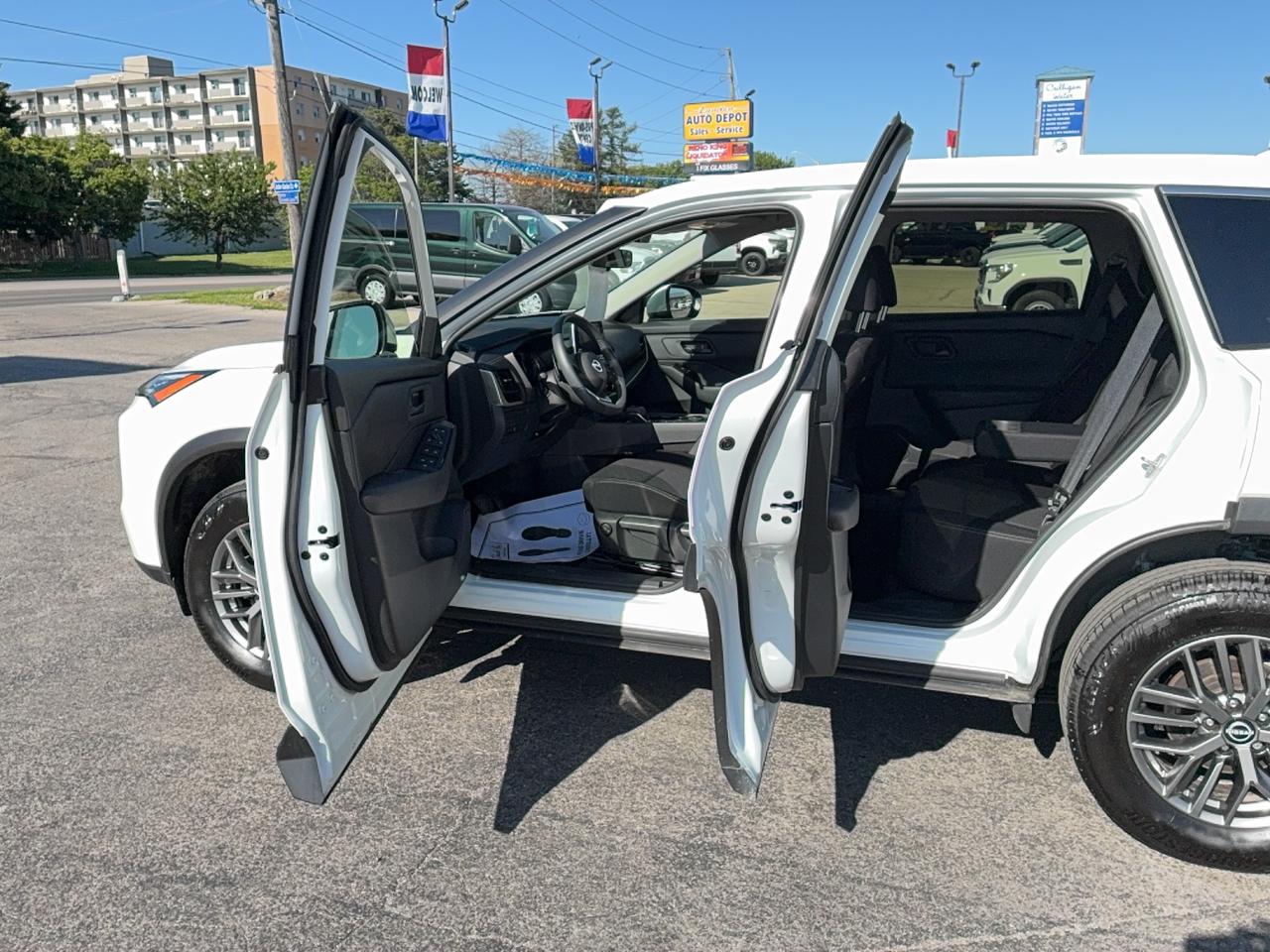 2024 Nissan Rogue S AWD 1.5L3cylGas HeatedSeats&SteeringWheel Photo