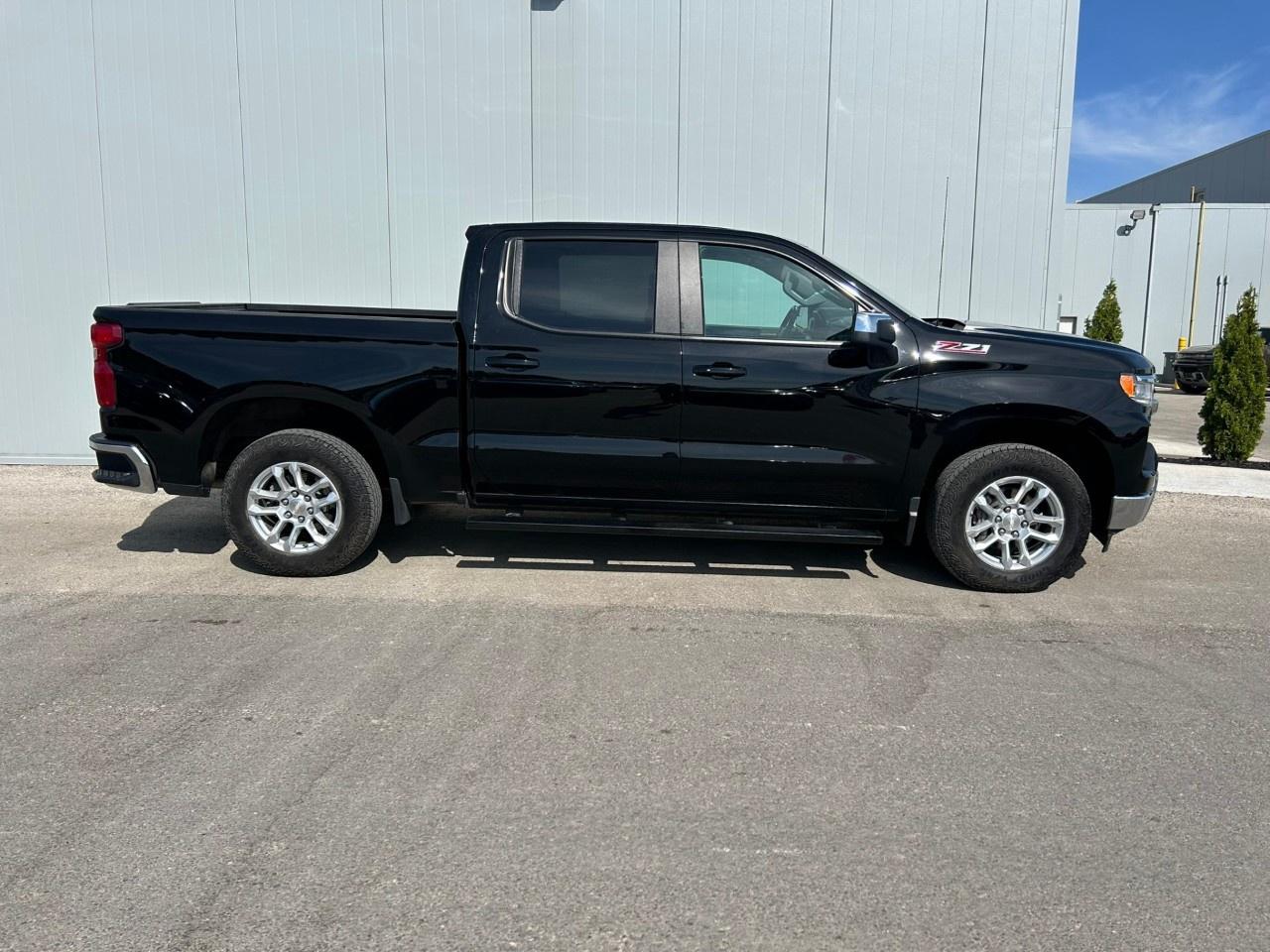 2023 Chevrolet Silverado 1500 Crew Cab Short Box 4-Wheel Drive LT Photo4