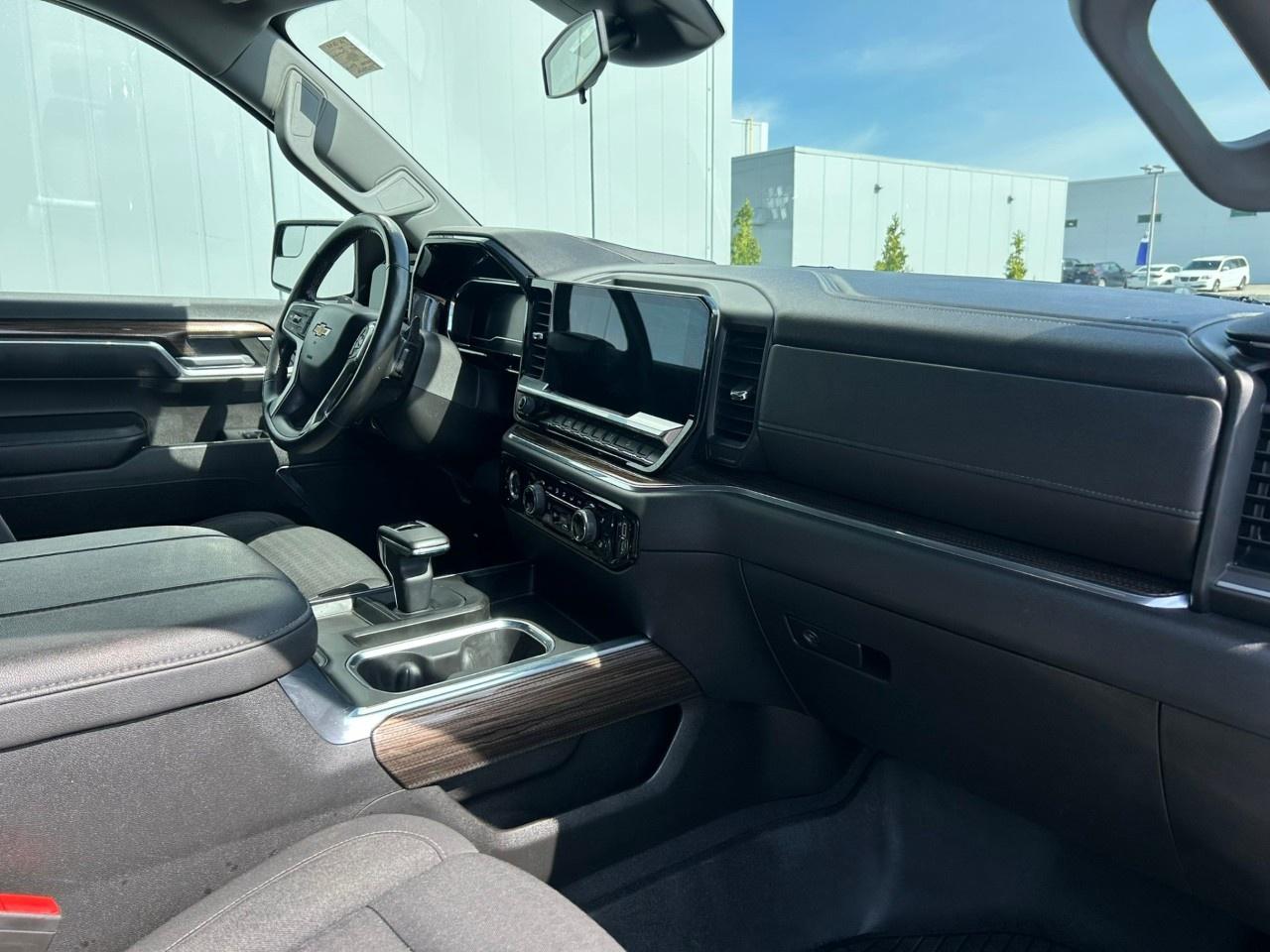 2023 Chevrolet Silverado 1500 Crew Cab Short Box 4-Wheel Drive LT Photo