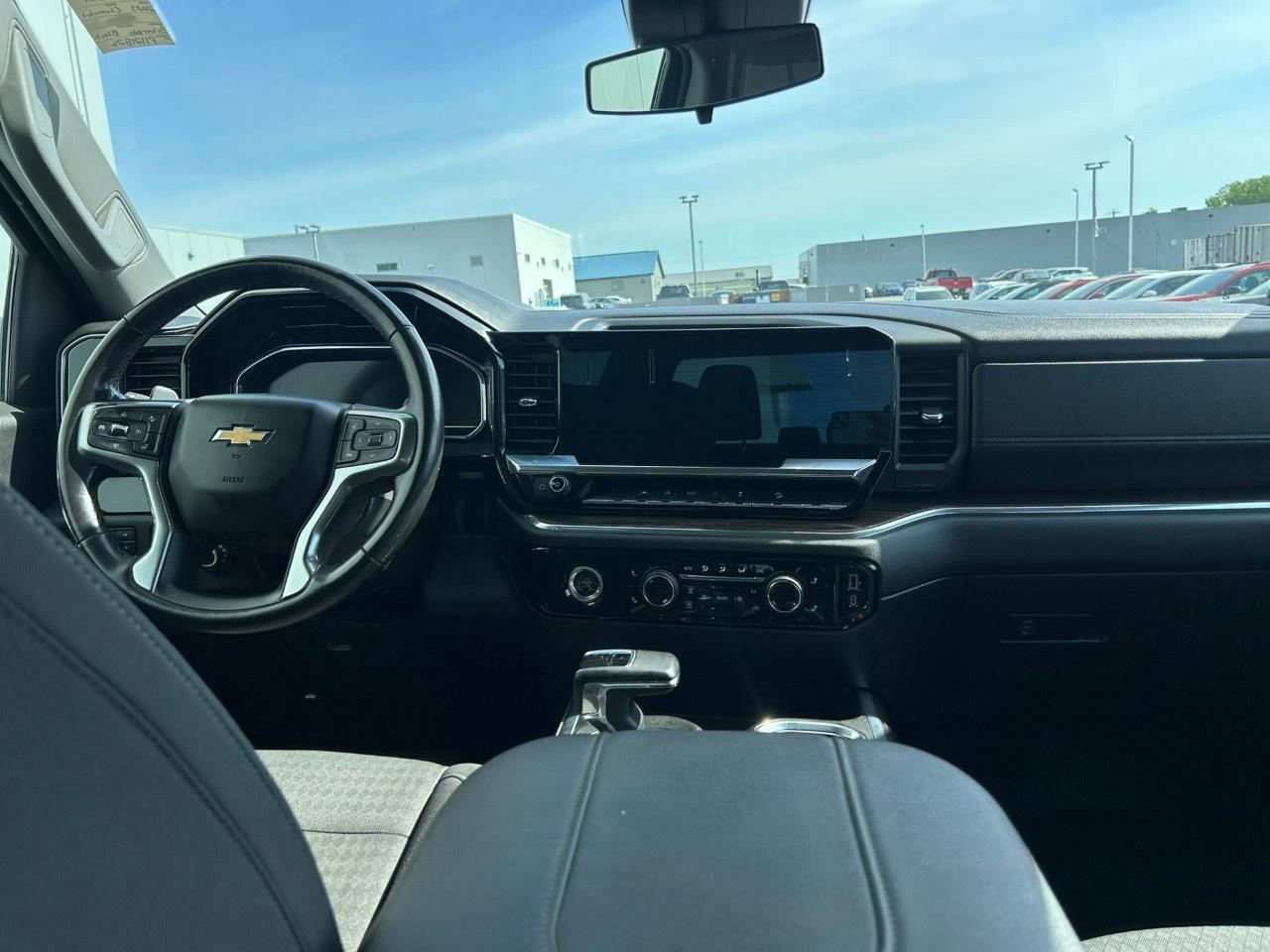 2023 Chevrolet Silverado 1500 Crew Cab Short Box 4-Wheel Drive LT Photo