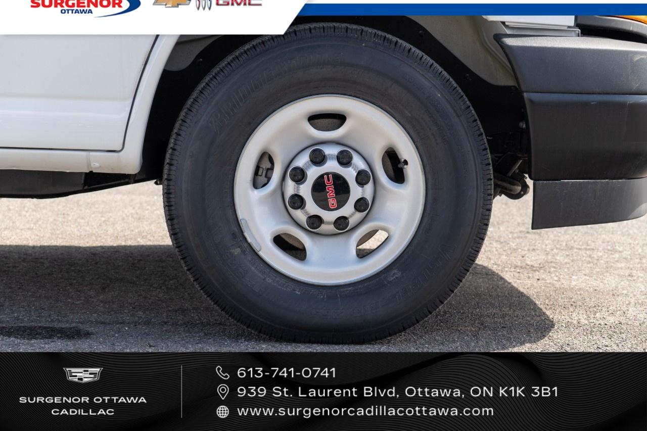 2026 GMC Savana Cargo Van 2500 Regular Wheelbase Rear-Wheel Drive Photo