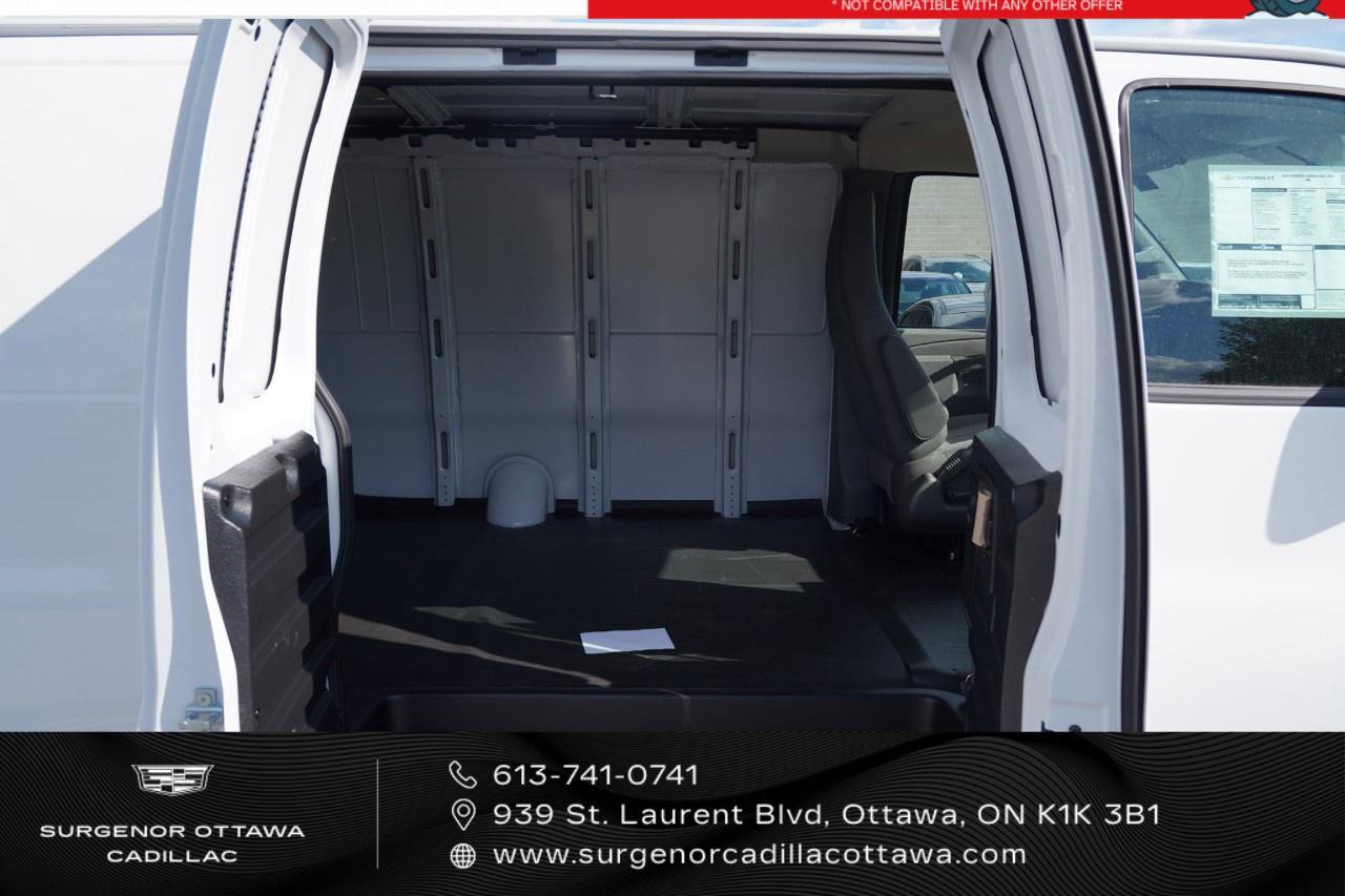 2026 Chevrolet Express Cargo Van 2500 Extended Wheelbase Rear-Wheel Drive Photo