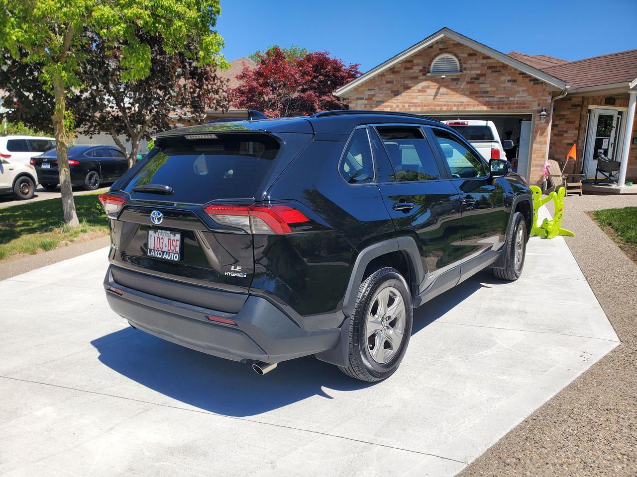 2024 Toyota RAV4 Hybrid LE Photo2
