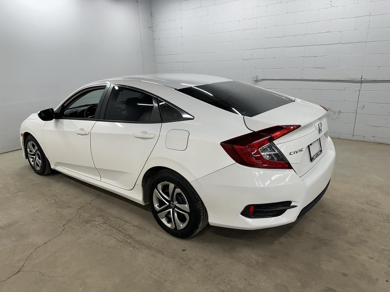 2018 Honda Civic LX MANUAL | CLEAN CARFAX | HEATED SEATS | Photo4