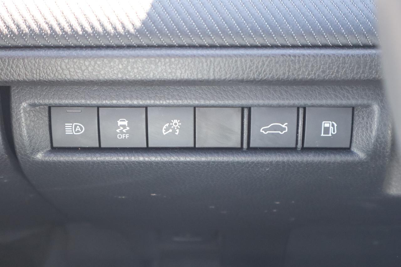 2026 Toyota Camry SE Photo3