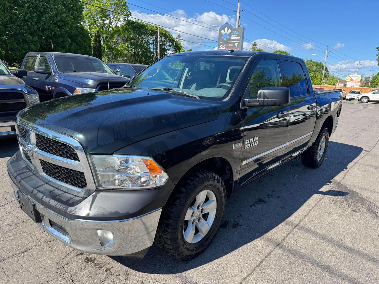 2017 RAM 1500 4WD Crew Cab 140.5" ST Photo2