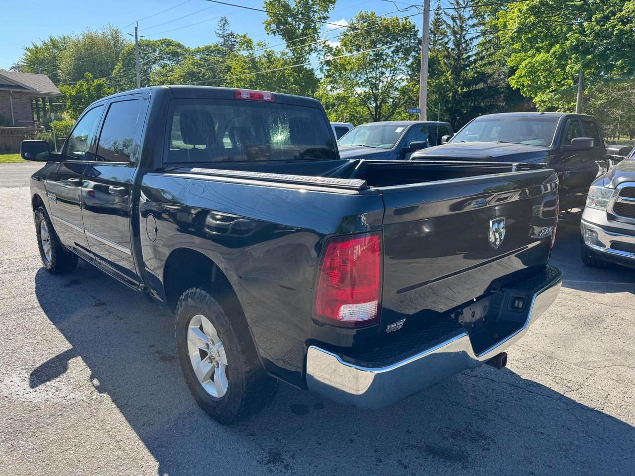 2017 RAM 1500 4WD Crew Cab 140.5" ST Photo4