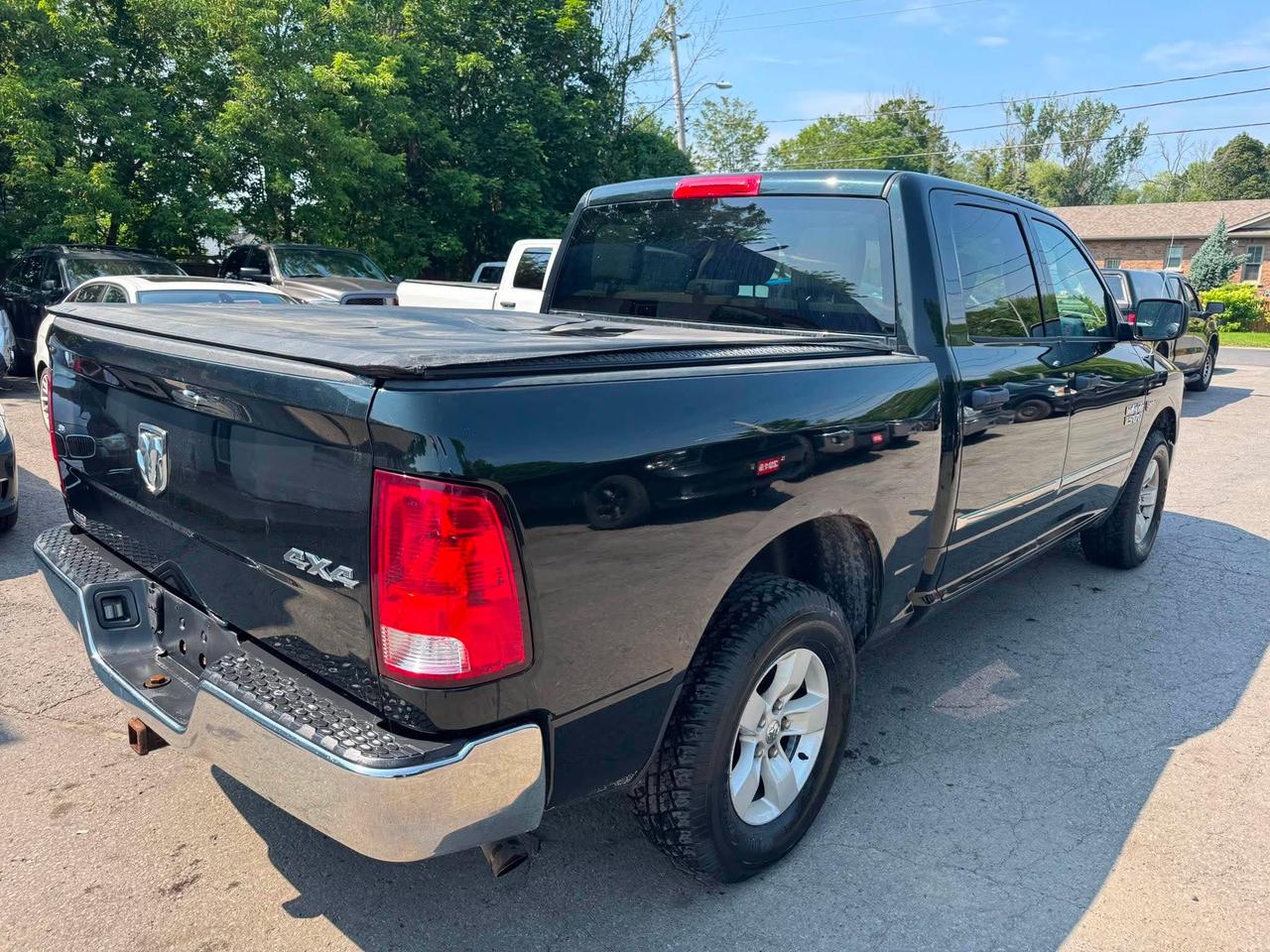 2017 RAM 1500 4WD Crew Cab 140.5" ST - Photo #7