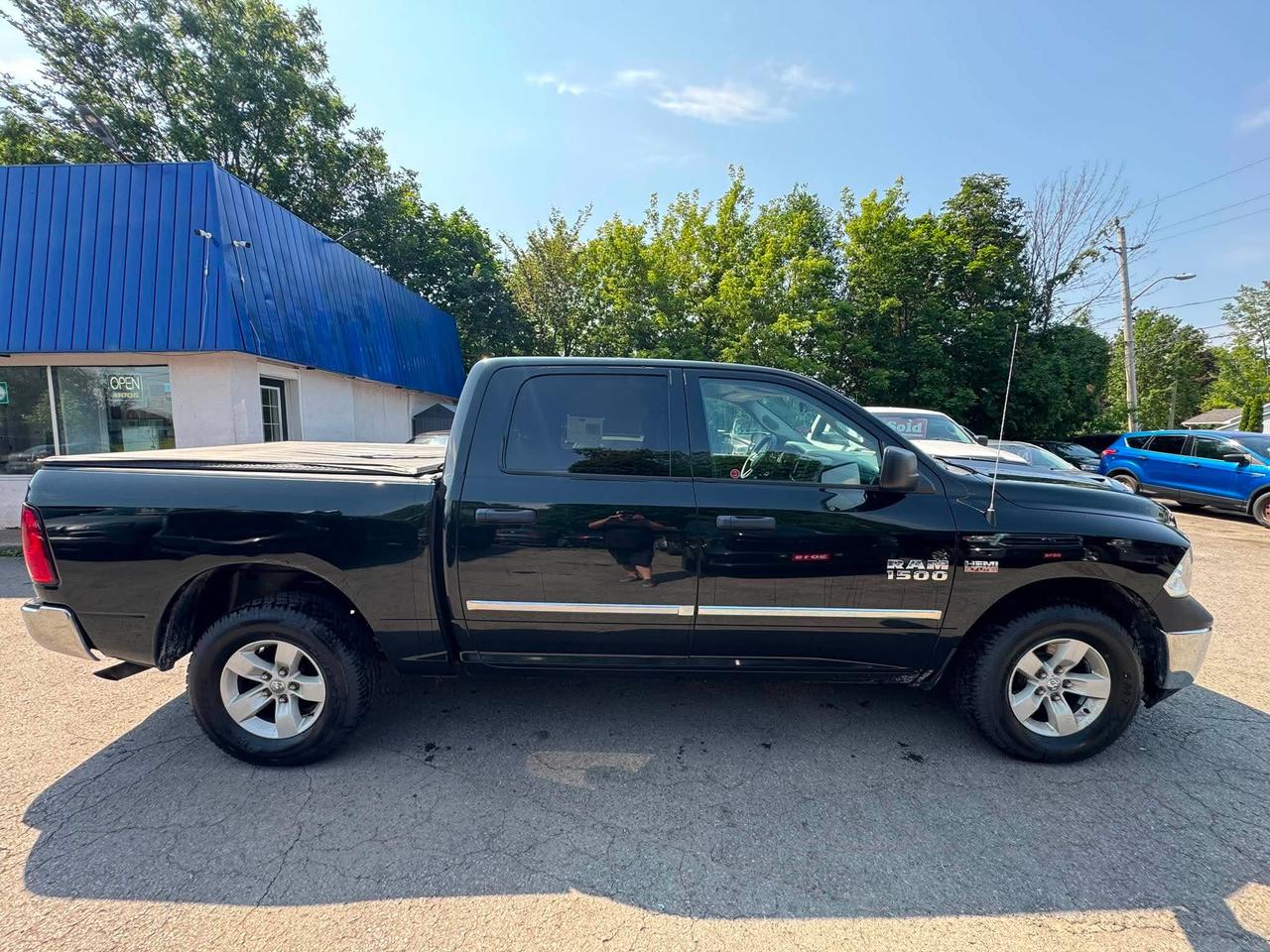 2017 RAM 1500 4WD Crew Cab 140.5" ST - Photo #8