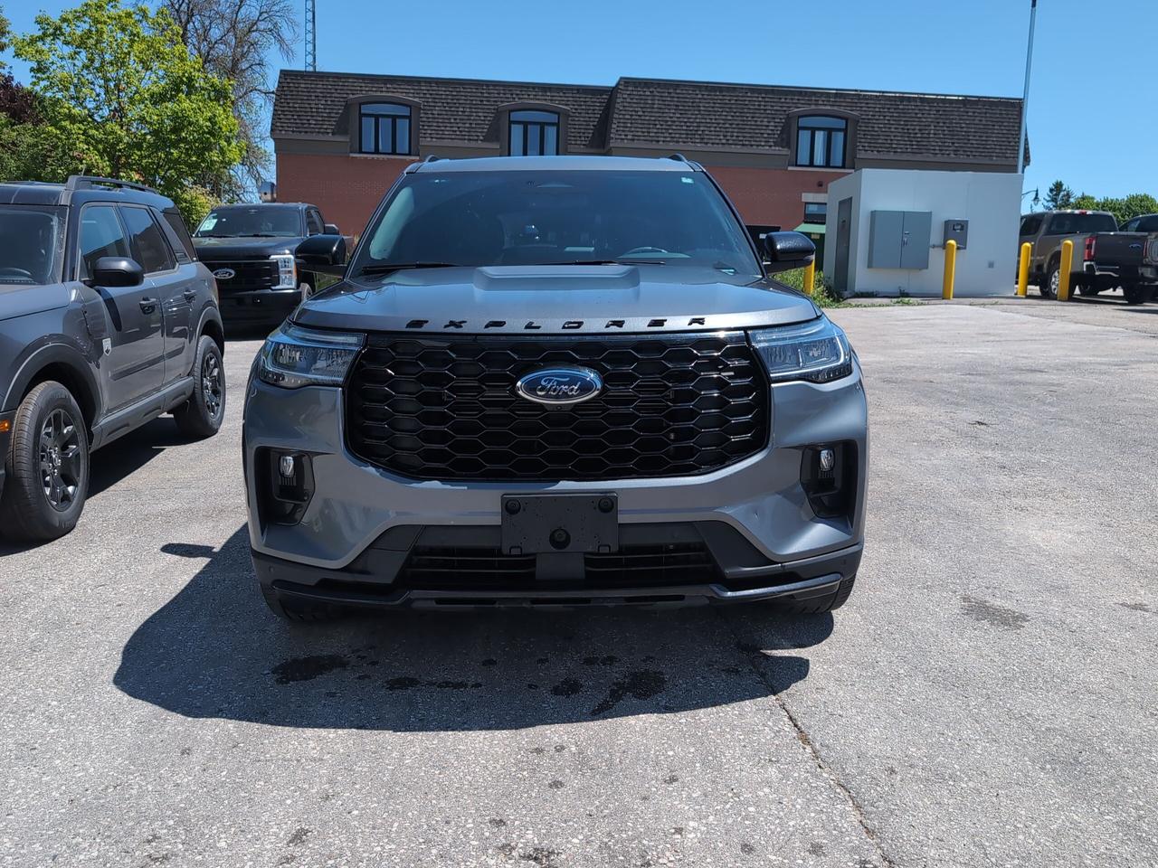 2025 Ford Explorer ST-Line 4WD Photo1