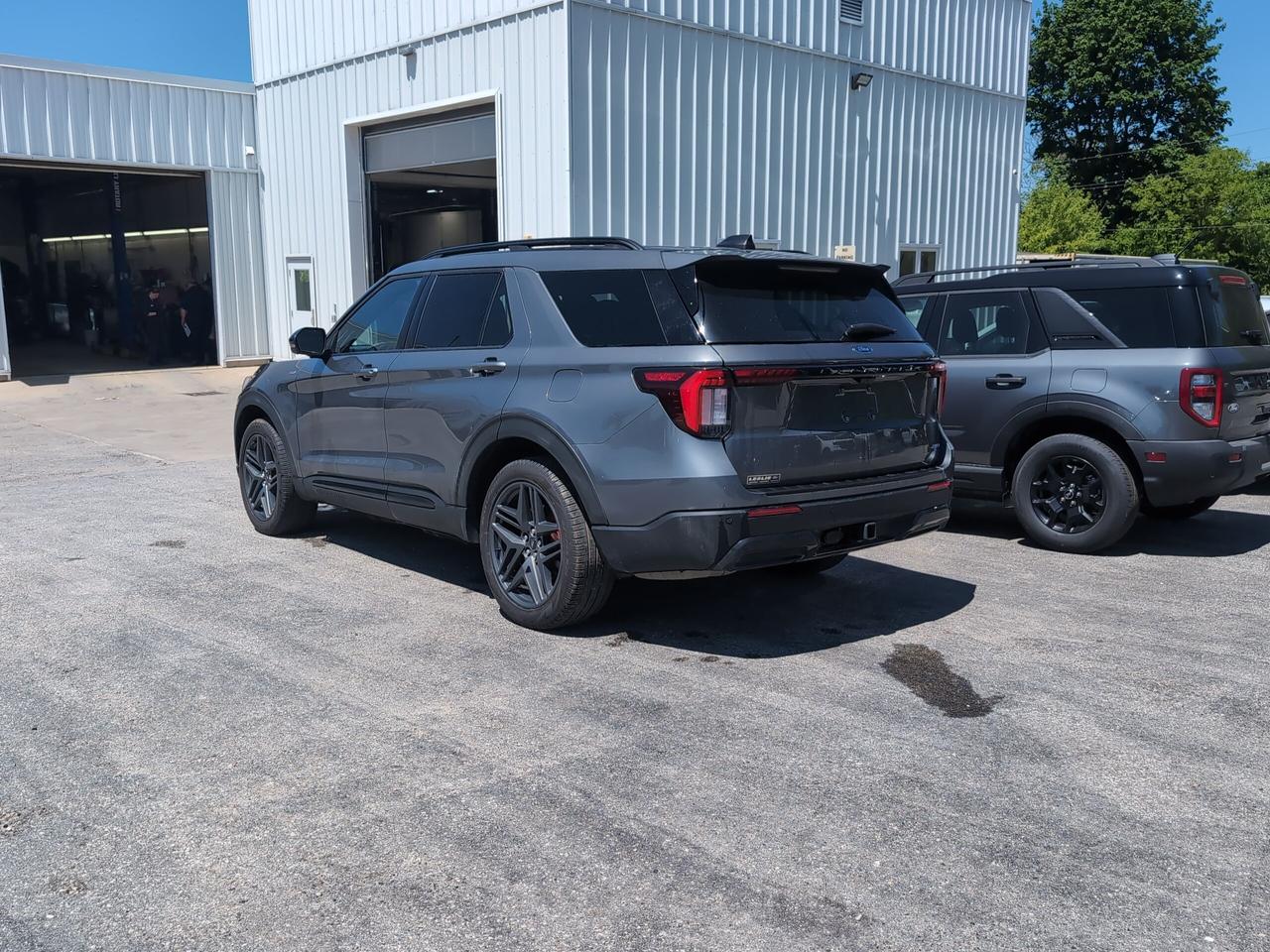 2025 Ford Explorer ST-Line 4WD Photo3