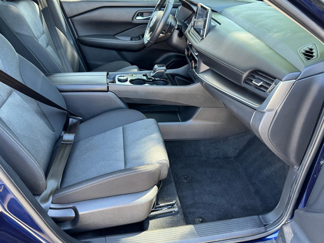 2024 Nissan Rogue SV Moonroof+ONE OWNER+CLEAN CARFAX Photo