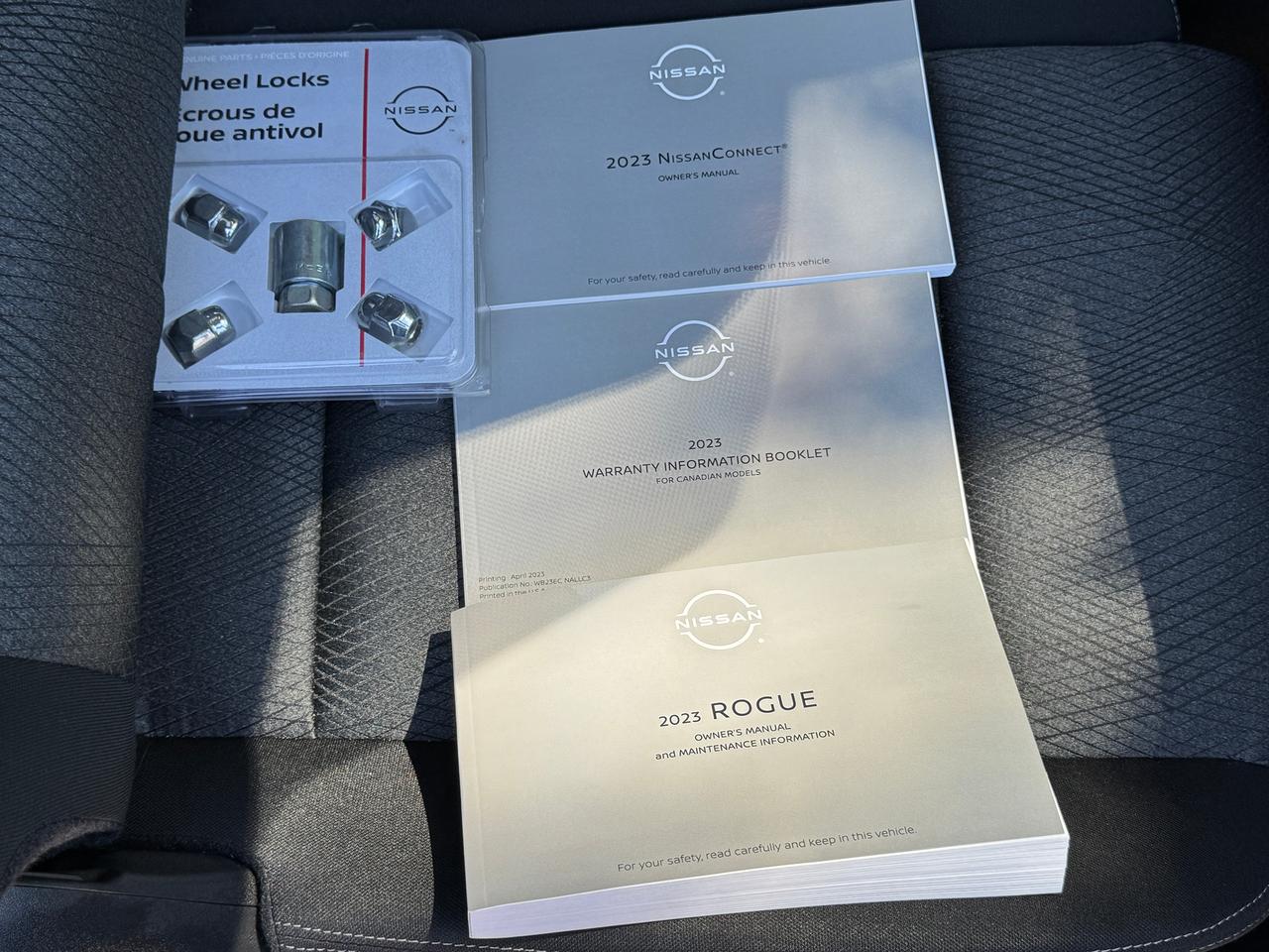 2024 Nissan Rogue SV Moonroof+ONE OWNER+CLEAN CARFAX Photo