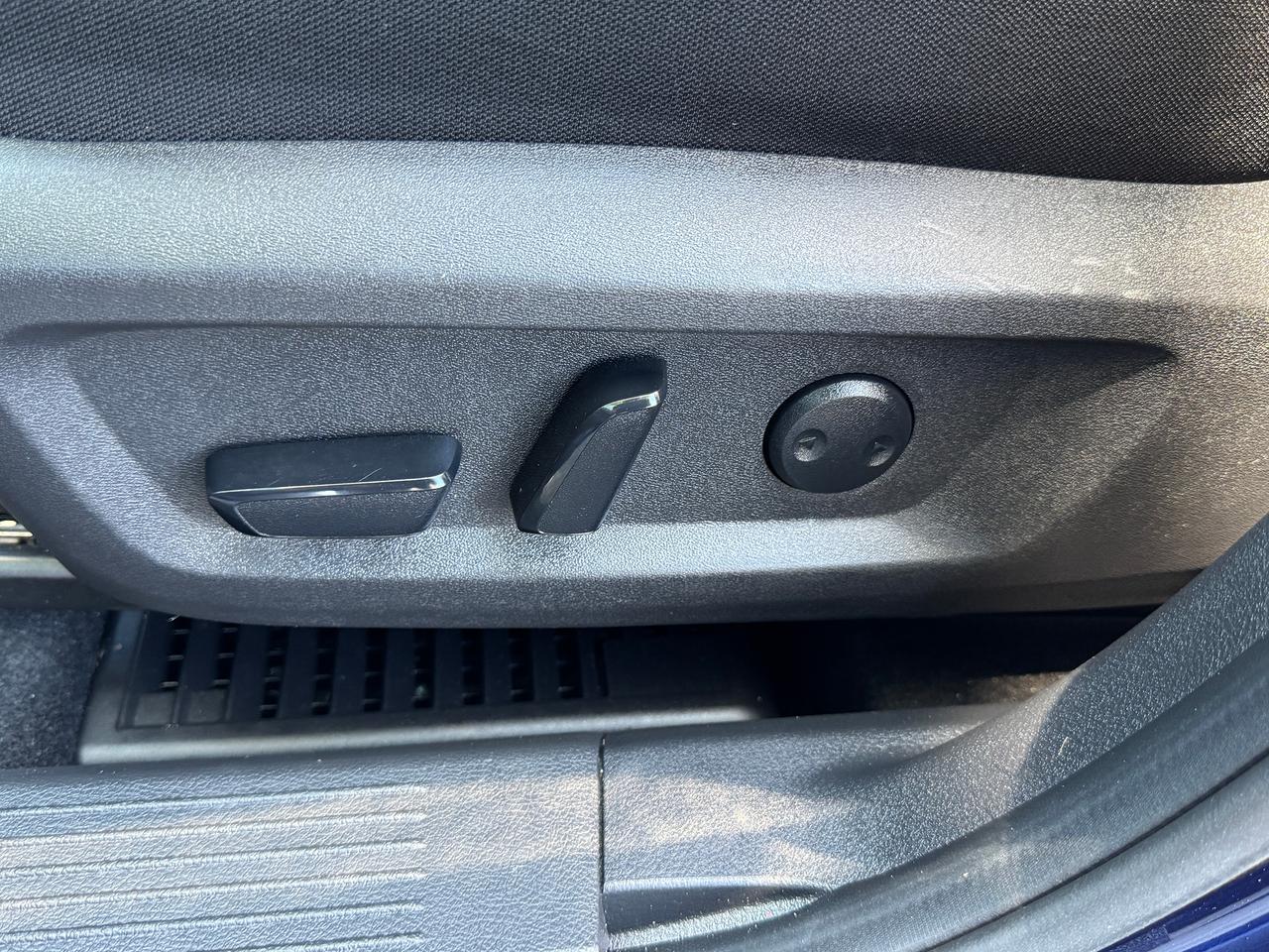 2024 Nissan Rogue SV Moonroof+ONE OWNER+CLEAN CARFAX Photo