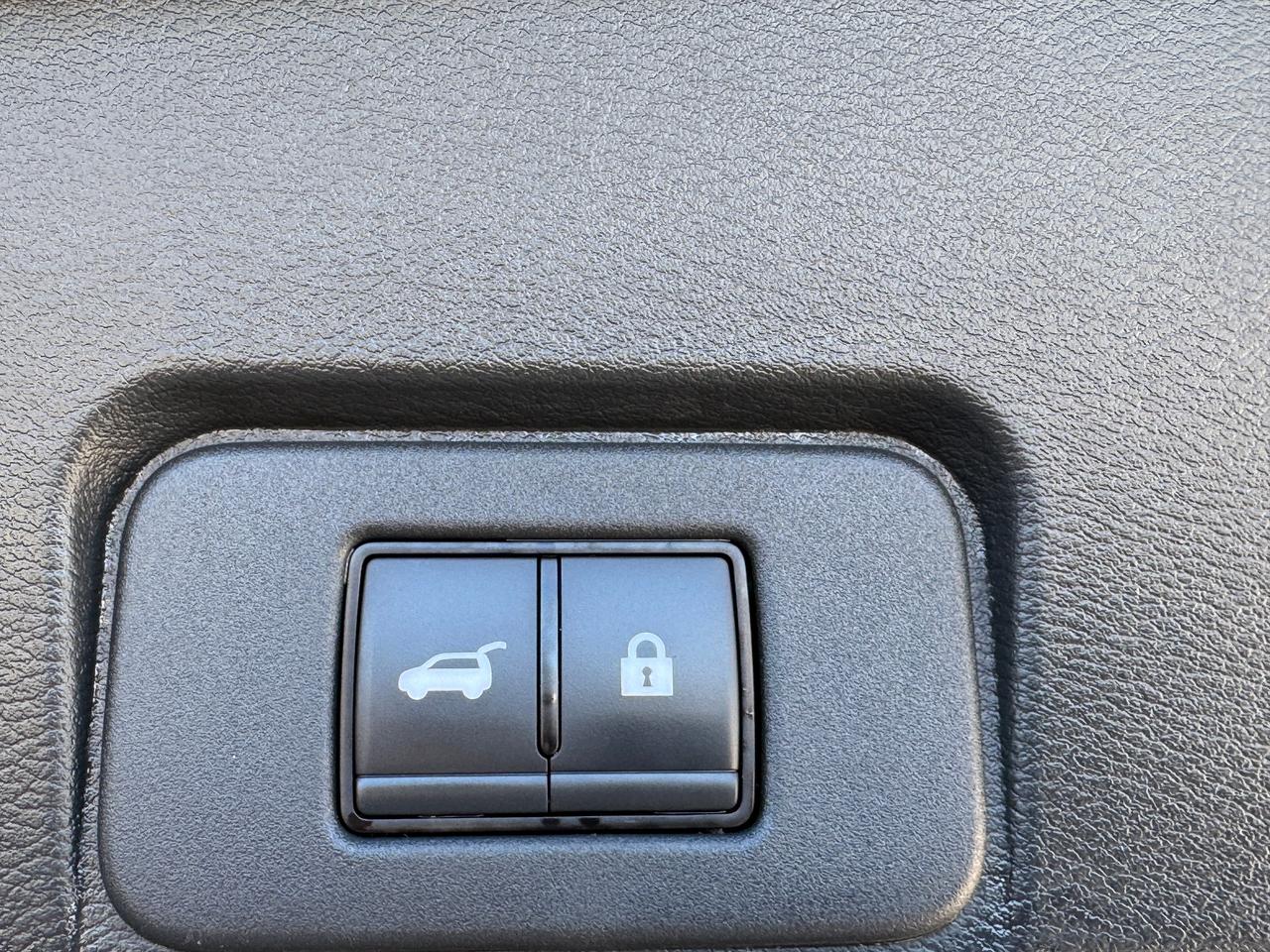 2024 Nissan Rogue SV Moonroof+ONE OWNER+CLEAN CARFAX Photo4