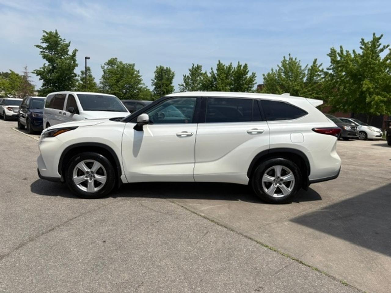 2020 Toyota Highlander LE AWD-8 PASSENGER-CLEAN CARFAX-CERTIFIED Photo