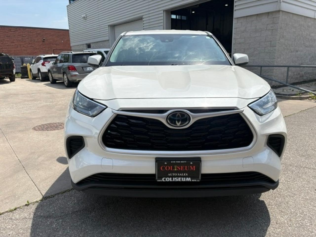 2020 Toyota Highlander LE AWD-8 PASSENGER-CLEAN CARFAX-CERTIFIED Photo